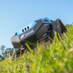 Ferngesteuerter elektrischer Raupenrasenmäher KOHAM KH-LM8023B für Hangneigungen bis zu 45°