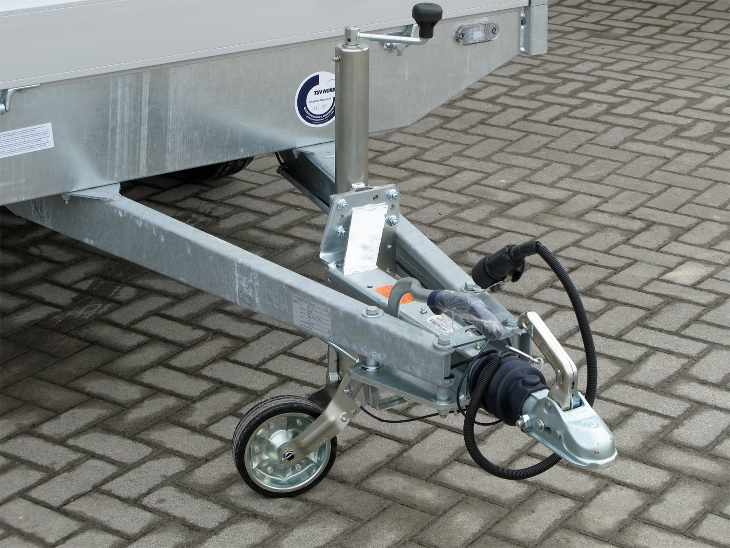 Hapert Azure H-1 – 1500 – 2600 x 1500 – Bereifung 185R14C