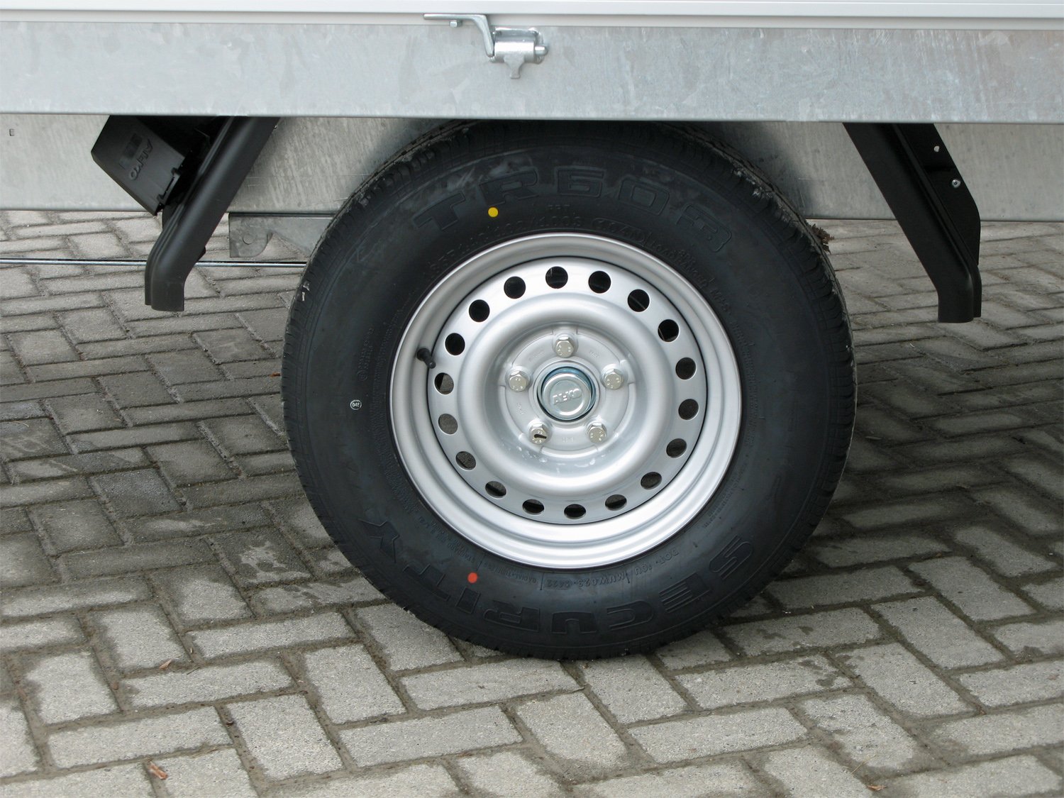 Hapert Azure H-1 – 1500 – 2600 x 1500 – Bereifung 185R14C