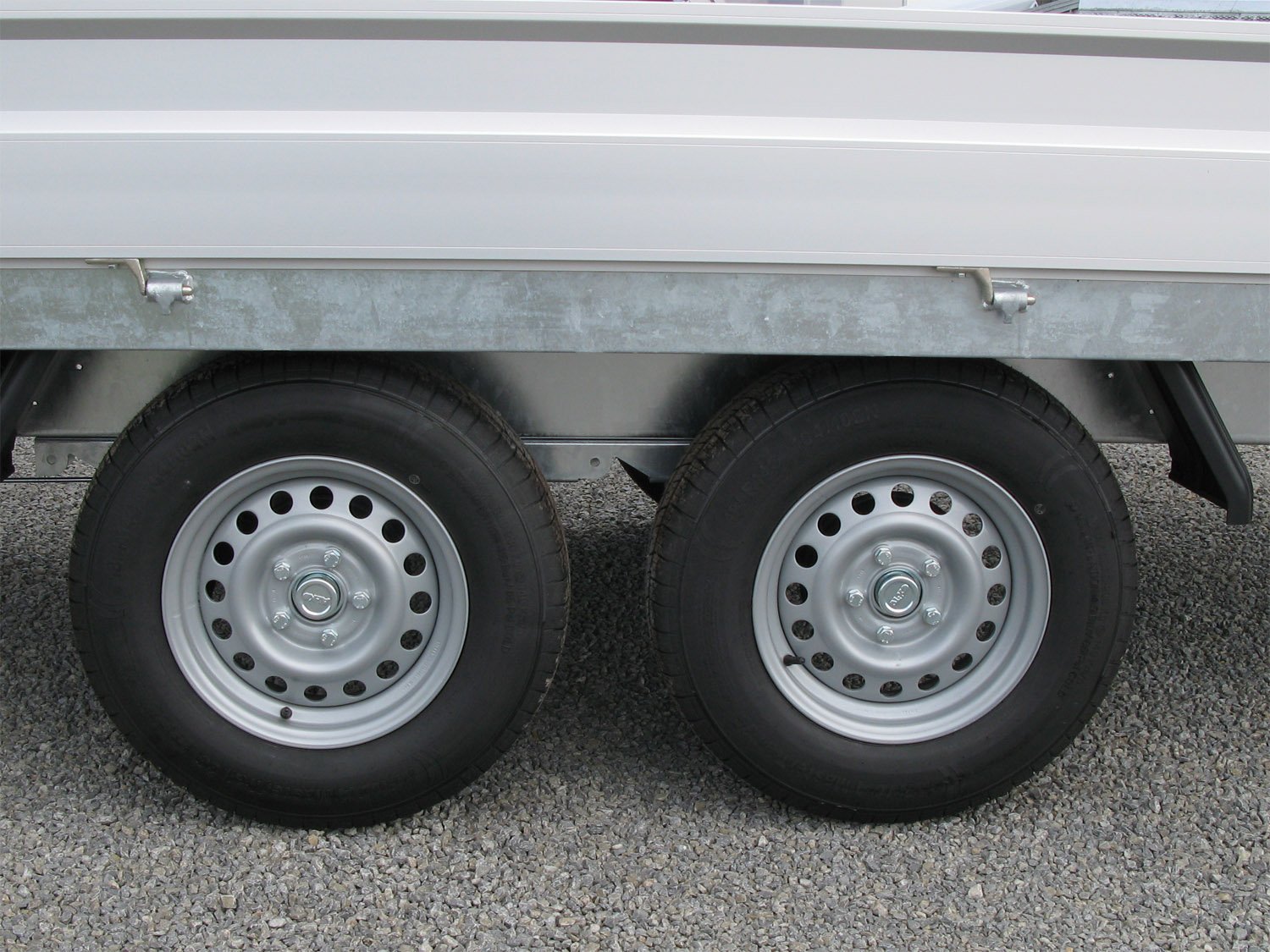 Hapert Azure H-2 – 2700 – 4050 x 1800 Bereifung 185R14C