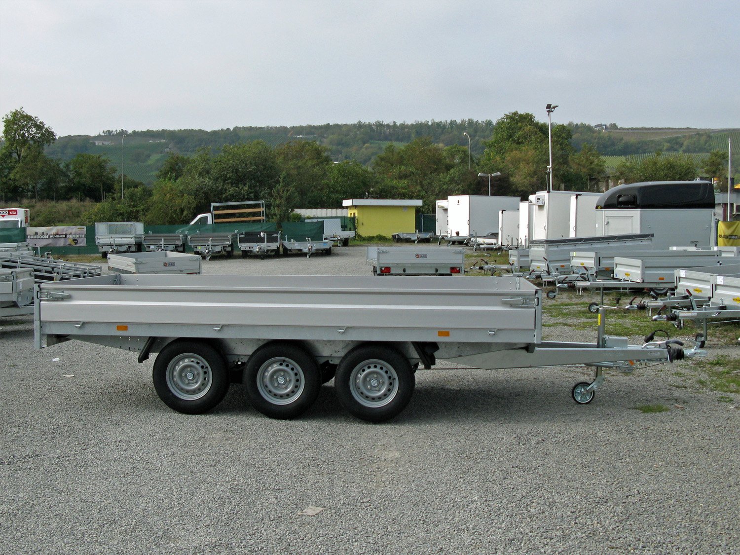 Hapert Azure H-3 – 3500 – 4550 x 2400 3 Achser – Parabelfederung