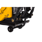 LUMAG VP 60 – Rüttelplatte vorlaufend mit 58 kg inkl. Transportfahrwerk und Gummimatte